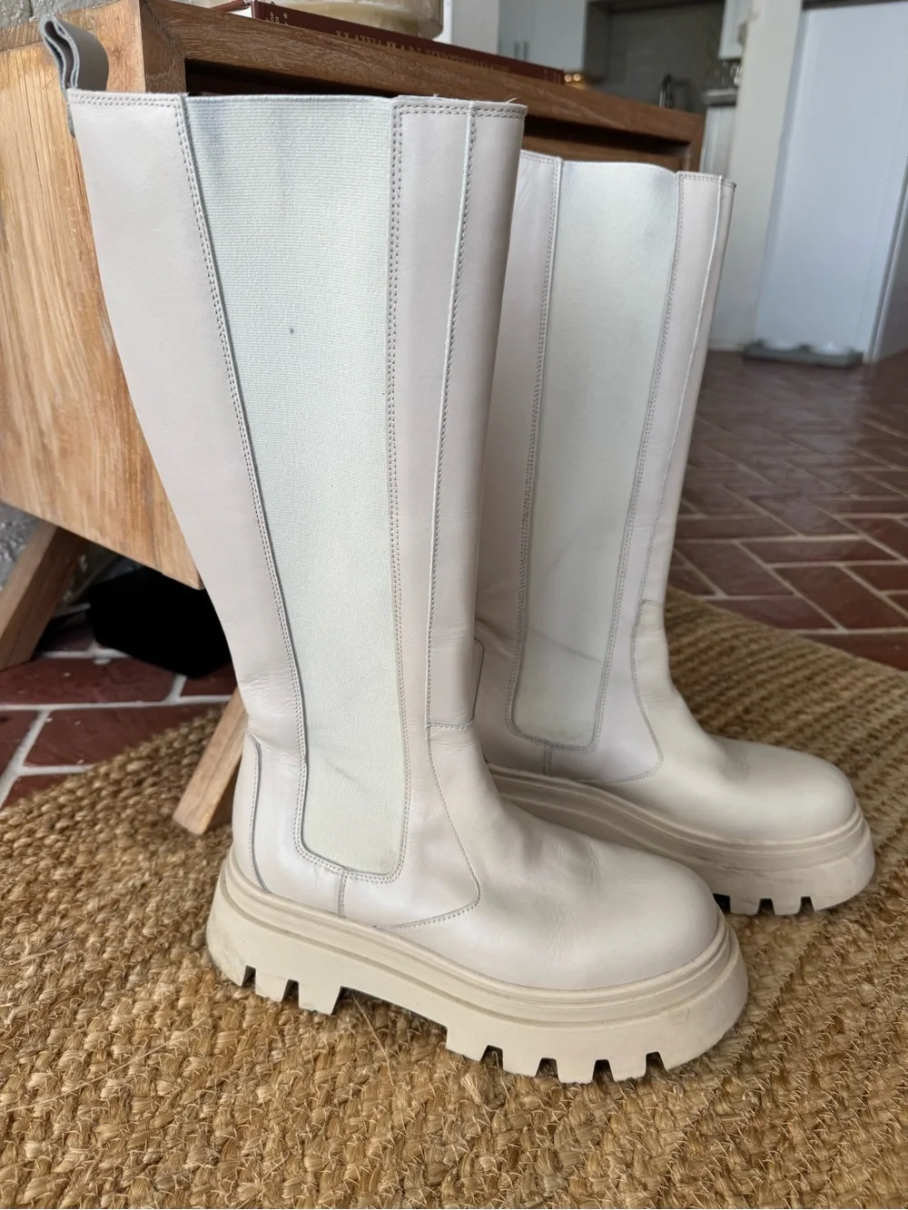 ALOHAS Go Getter Boots in Cream 41